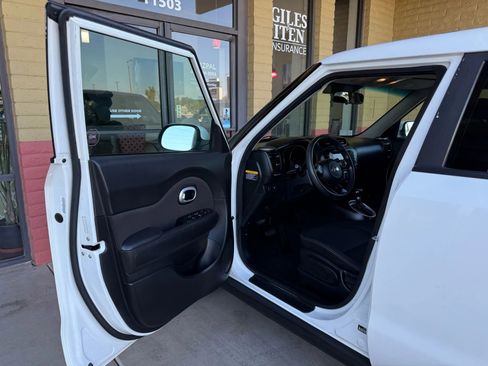 Used 2019 Kia Soul + image 15