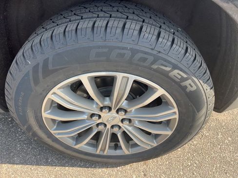 Used 2017 Cadillac XT5 Luxury w/ Driver Awareness Package AWD/4WD image 10