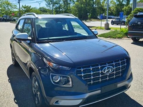 Certified 2023 Hyundai Venue Limited w/ Cargo Package FWD image 13