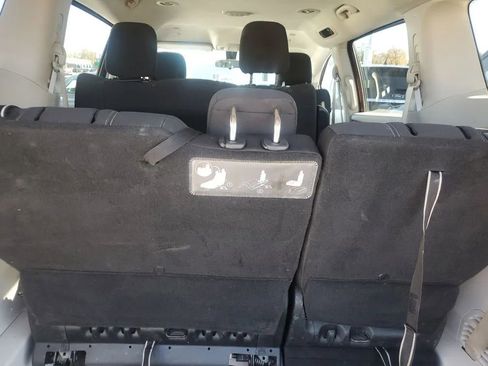 Used 2020 Chrysler Voyager L image 27