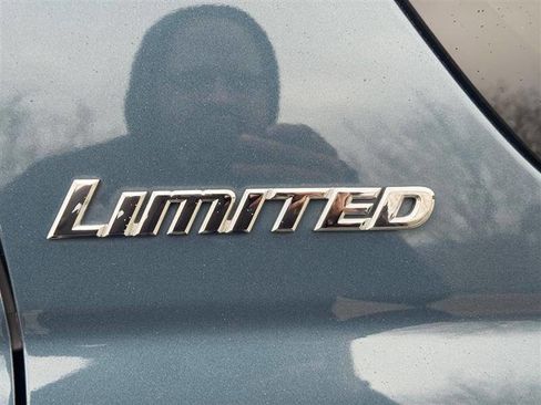 Used 2005 Toyota Sequoia Limited image 12