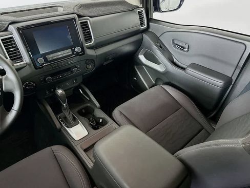 Used 2024 Nissan Frontier SV w/ Technology Package image 11