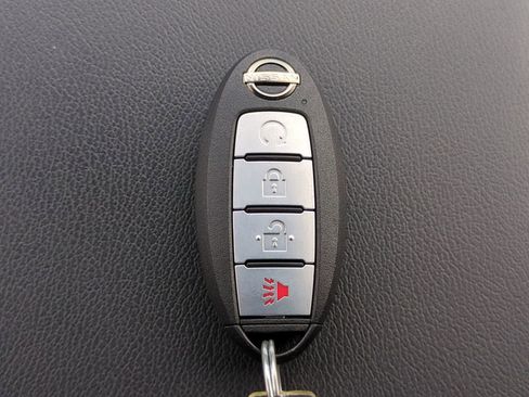 Certified 2025 Nissan Frontier PRO-4X w/ Interior Protection Package image 33