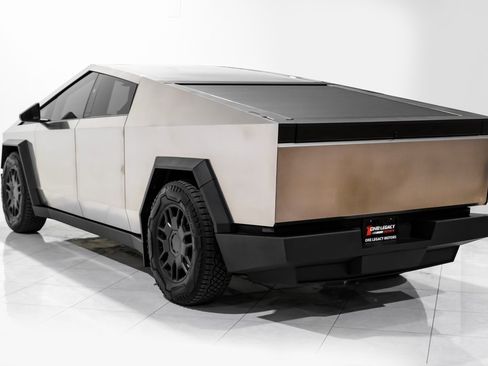 Used 2024 Tesla Cybertruck AWD Crew Cab image 10