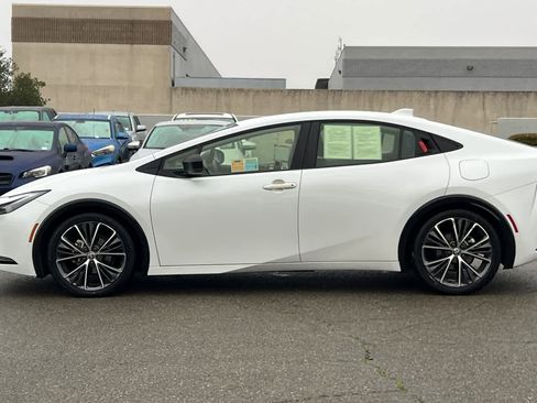 Certified 2023 Toyota Prius XLE image 9