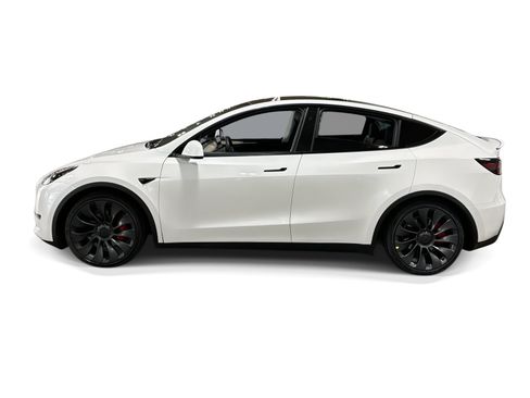 Certified 2023 Tesla Model Y Performance AWD/4WD image 3