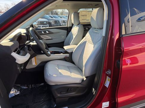 New 2026 Ford Explorer Platinum w/ LUX Leather Package image 9
