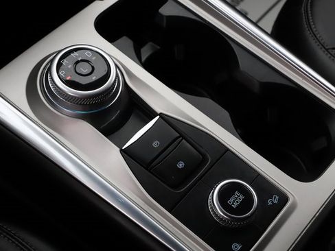 Used 2023 Ford Explorer XLT w/ Equipment Group 202A image 29