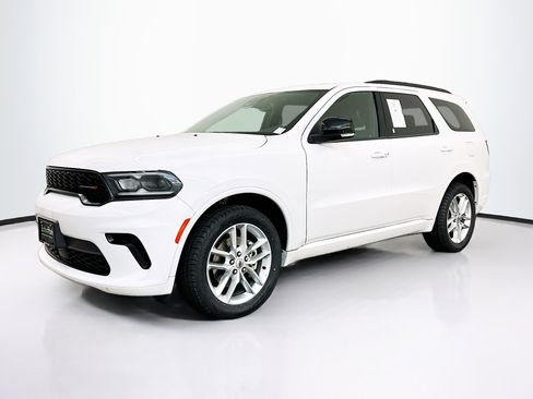 Used 2024 Dodge Durango GT image 3
