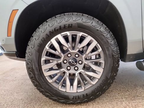 Used 2025 Chevrolet Tahoe Z71 AWD/4WD image 26