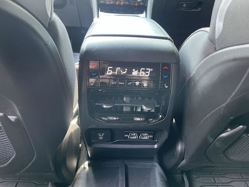 Used 2022 Jeep Grand Cherokee Overland w/ Adv Protech Group III AWD/4WD image 17