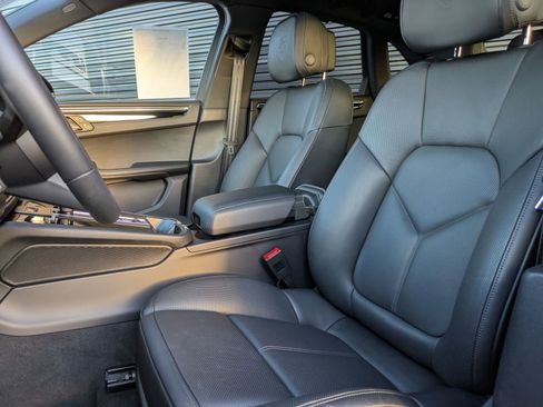 Certified 2026 Porsche Macan image 5