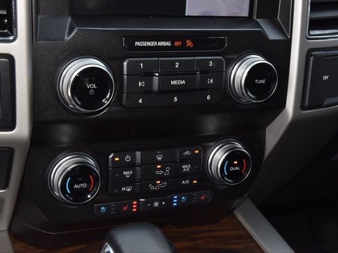 Used 2019 Ford F150 Lariat w/ Equipment Group 502A Luxury image 29