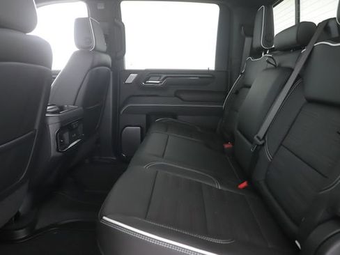 Used 2026 GMC Sierra 2500 AT4X w/ LPO, Black Badging Package AWD/4WD image 30