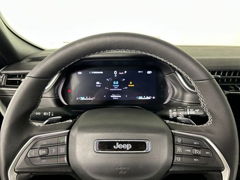 Used 2025 Jeep Grand Cherokee Altitude w/ MOPAR Finishing Package AWD/4WD image 12