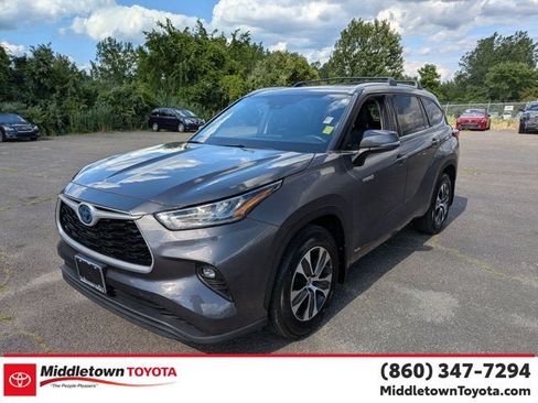 Used 2020 Toyota Highlander XLE AWD/4WD image 7