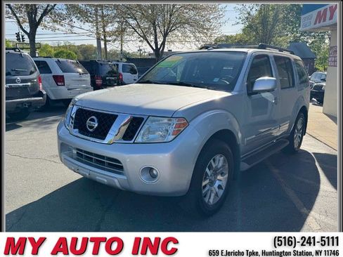 Used 2011 Nissan Pathfinder LE w/ Navigation Pkg image 8