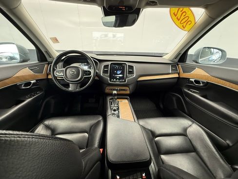 Used 2022 Volvo XC90 T6 Momentum w/ Climate Package image 3