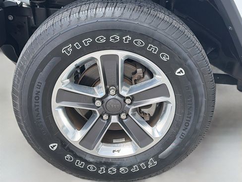 Used 2019 Jeep Wrangler Unlimited Sahara AWD/4WD image 37