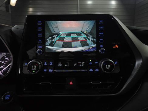 Used 2022 Toyota Highlander XLE image 27