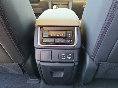 New 2026 Subaru Ascent Limited image 9