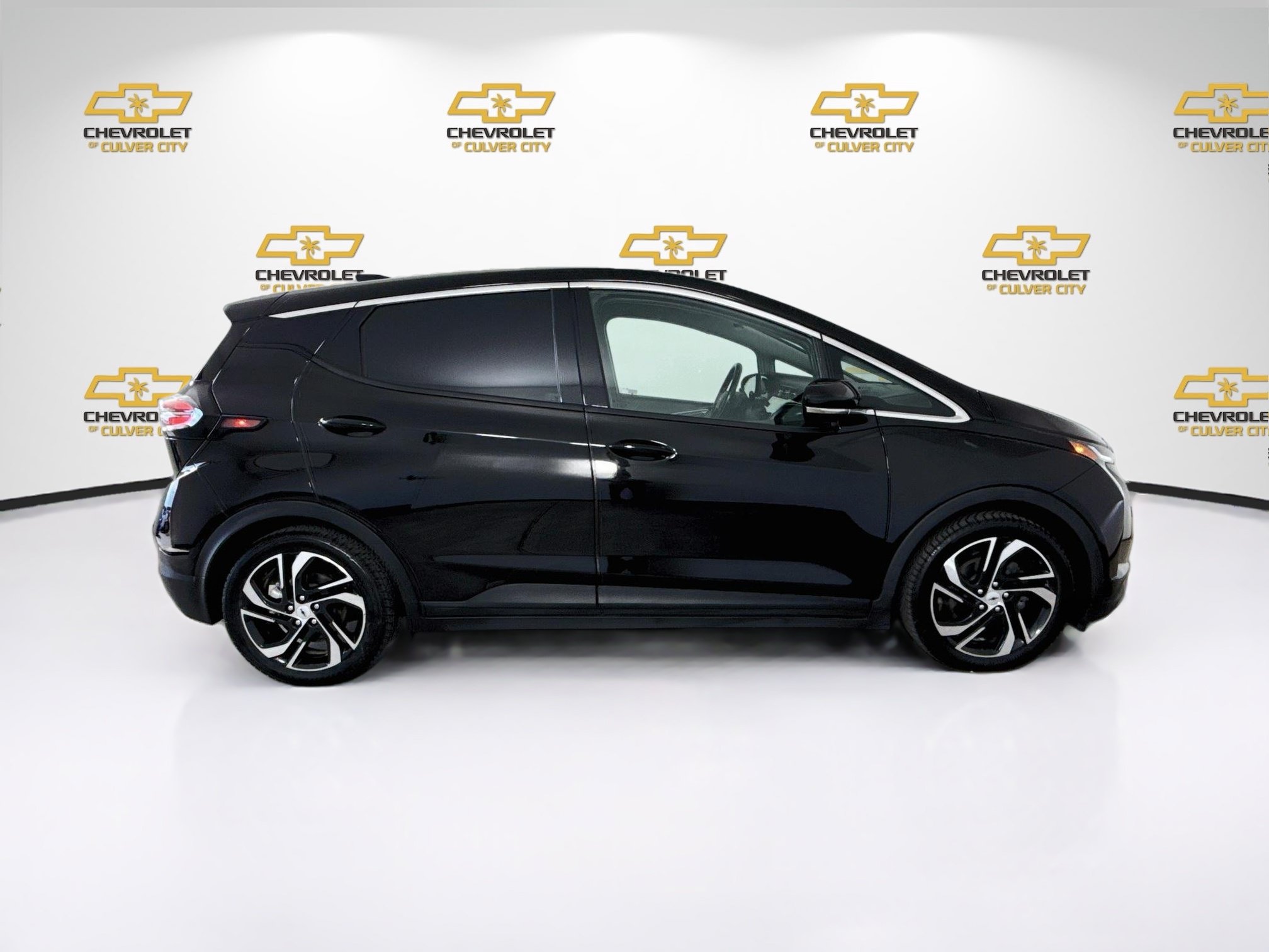 Used 2023 Chevrolet Bolt LT FWD image 9