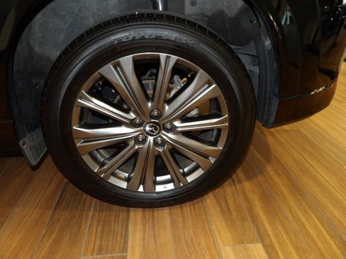 Certified 2025 MAZDA CX-5 Signature image 9