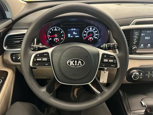 Used 2019 Kia Sorento AWD image 2