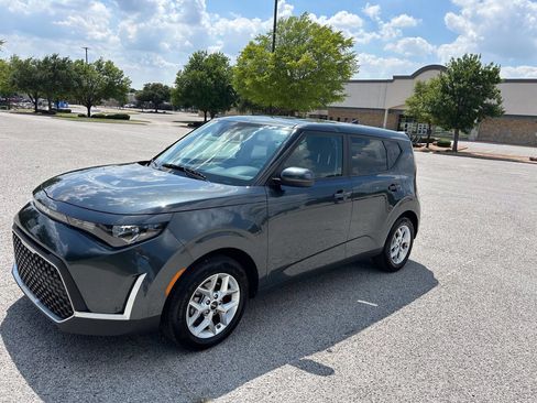Used 2025 Kia Soul LX w/ LX Technology Package FWD image 1