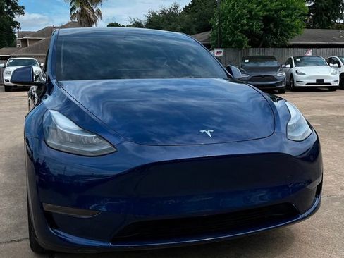 Used 2025 Tesla Model Y Long Range RWD image 3
