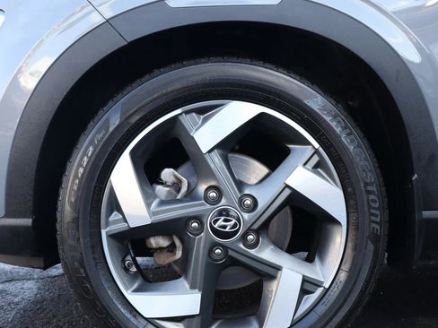 Used 2023 Hyundai Venue Limited image 8