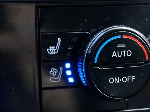 Used 2022 Nissan Pathfinder Platinum w/ Cargo Package image 35