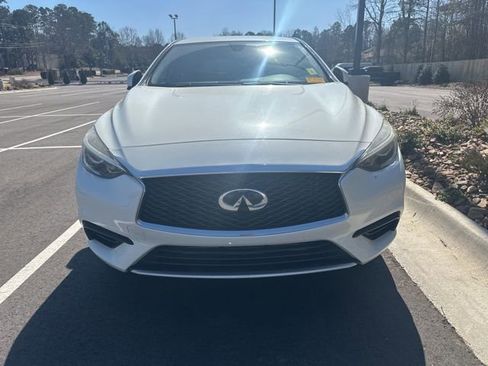 Used 2018 INFINITI QX30 image 2