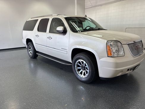 Used 2014 GMC Yukon XL Denali AWD/4WD image 2