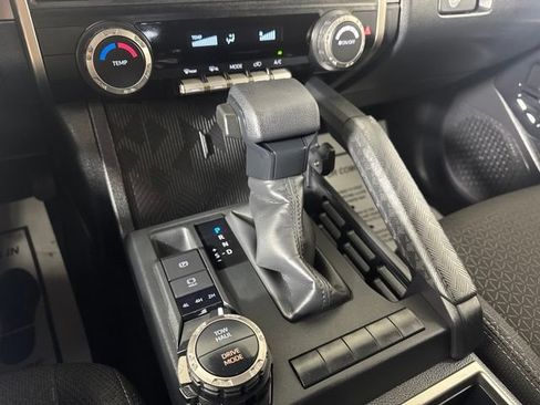 Used 2025 Toyota 4Runner SR5 AWD/4WD image 17