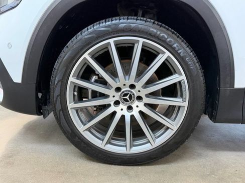 Used 2020 Mercedes-Benz GLB 250 w/ AMG Line image 11