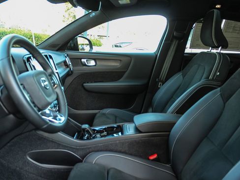 Used 2023 Volvo C40 P8 Recharge Plus AWD/4WD image 19
