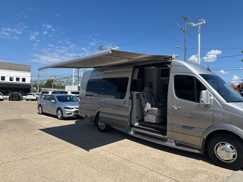 Used 2017 Mercedes-Benz Sprinter 3500 image 29