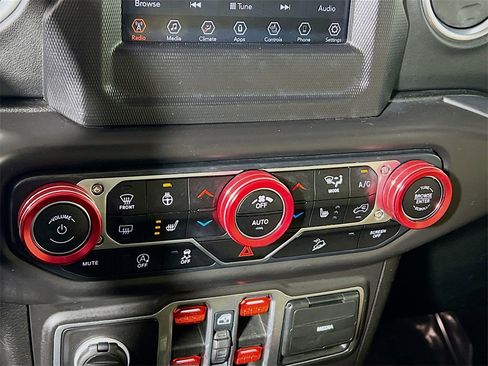 Used 2018 Jeep Wrangler Unlimited Sahara w/ Cold Weather Group image 15