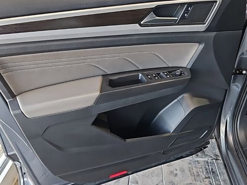 Used 2023 Volkswagen Atlas SE image 28