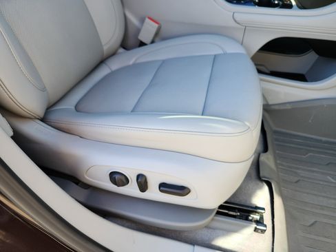 Used 2021 GMC Acadia SLT w/ Technology Package image 19