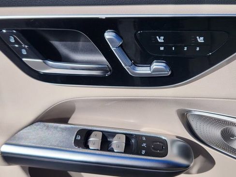Used 2026 Mercedes-Benz GLC 300 4MATIC image 11