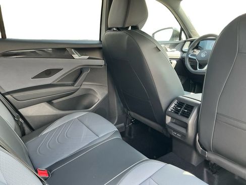 New 2026 Volkswagen Tiguan SE R-Line AWD/4WD image 18