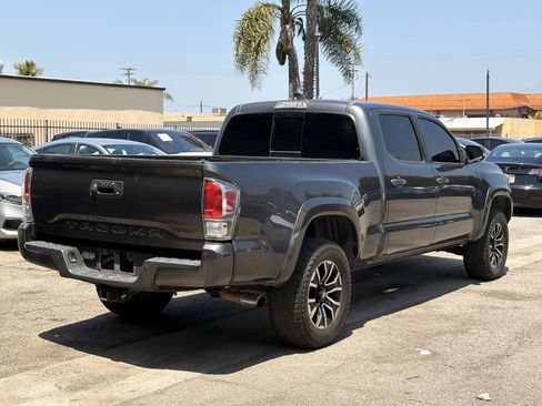Used 2020 Toyota Tacoma TRD Sport w/ Technology Package RWD image 4