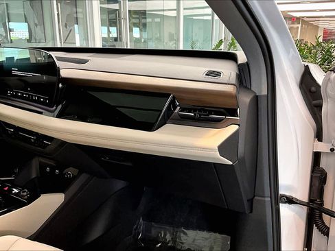 Used 2025 Audi Q6 e-tron Premium w/ Convenience Package image 18