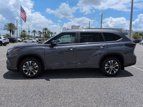 Certified 2024 Toyota Highlander XLE FWD image 7