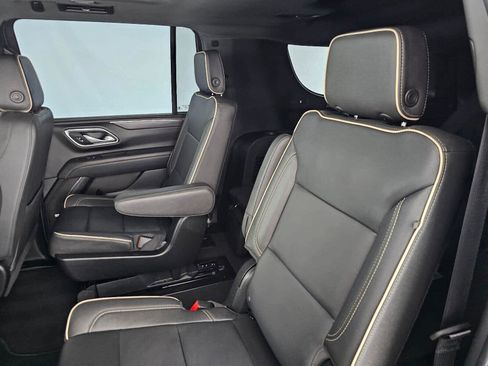 Used 2024 GMC Yukon XL SLT w/ SLT Luxury Package AWD/4WD image 19