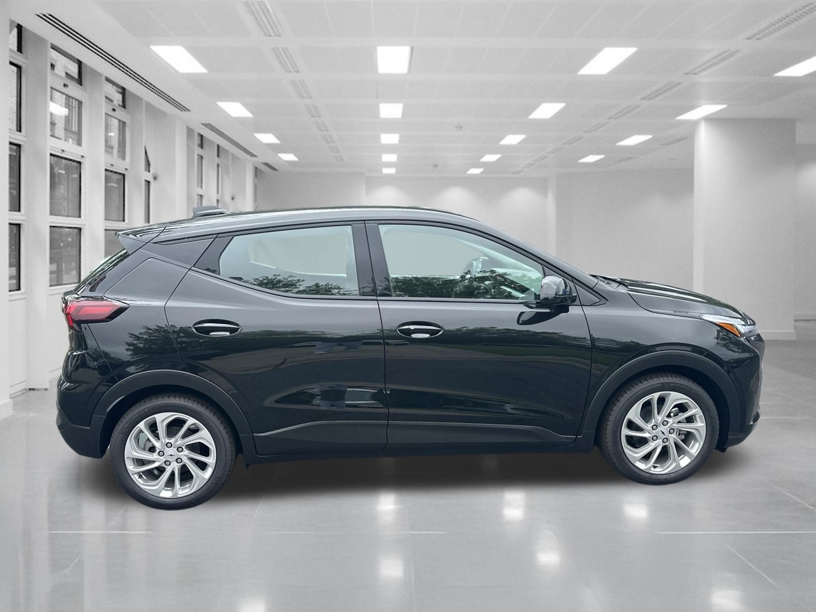 New 2027 Chevrolet Bolt LT w/ Comfort Package FWD image 4