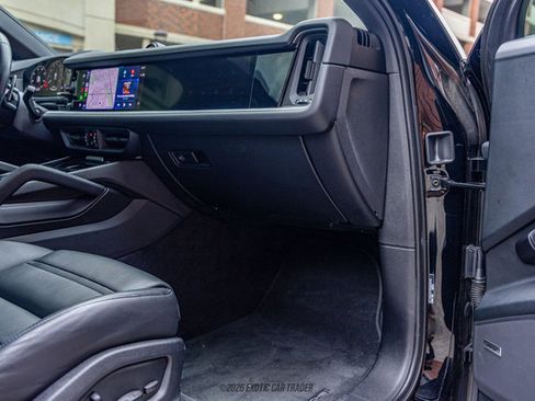 Used 2024 Porsche Cayenne Coupe image 28