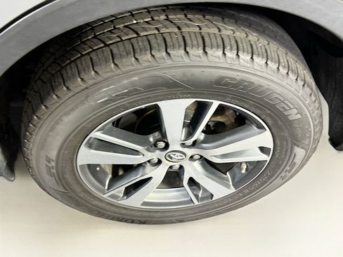 Used 2018 Toyota RAV4 XLE image 29